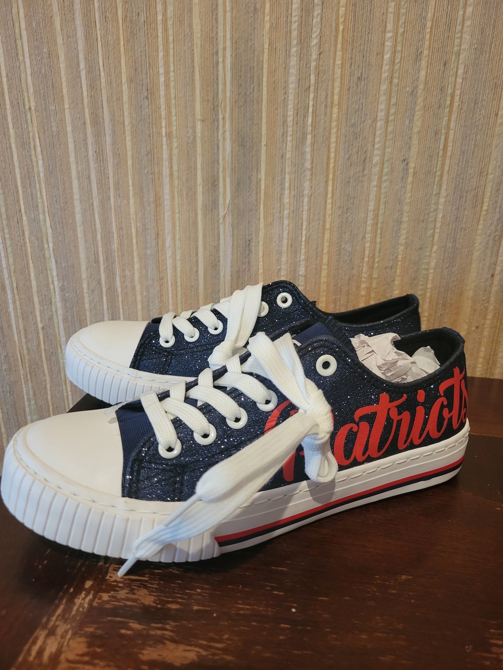New England Patriots Game Day Ready Women’s Navy Glitter Low-Top Canvas NWOT